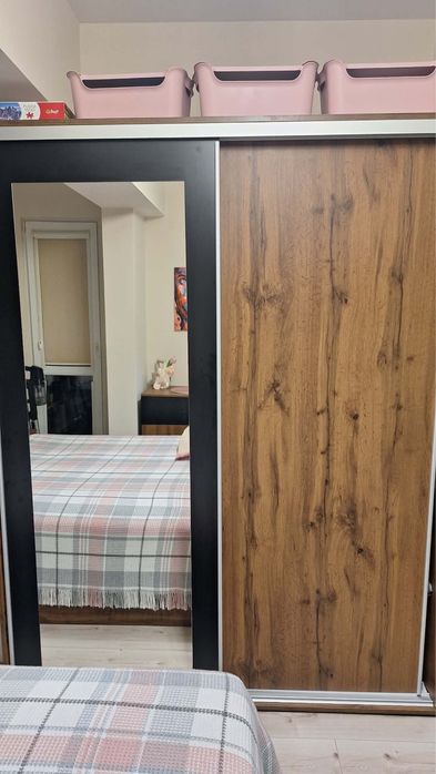 Гардероб с плъзгащи врати