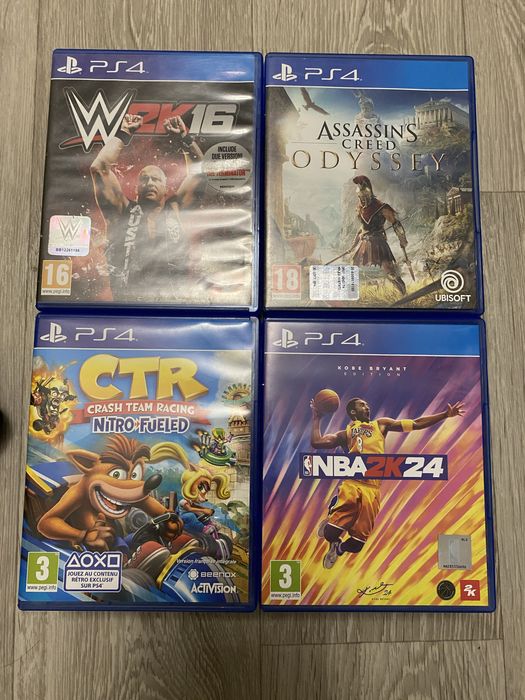 Ps 4 cu 2 manete si 4 jocuri