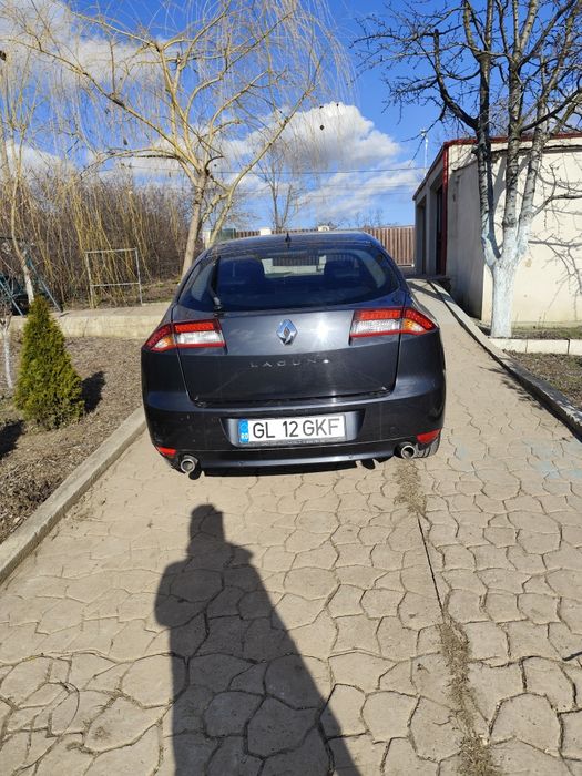 Vând Laguna3 luna10 2013