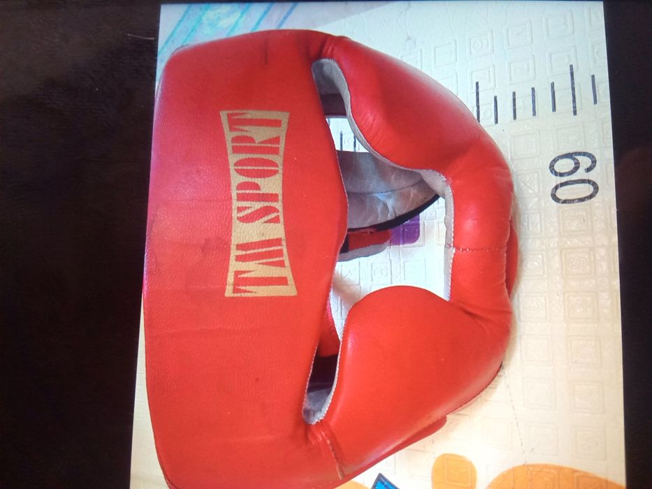 Боксерские перчатки,