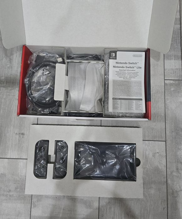 Nintendo Switch конзола + калъф