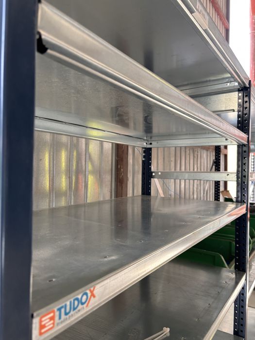 Rafturi metalice cu polite