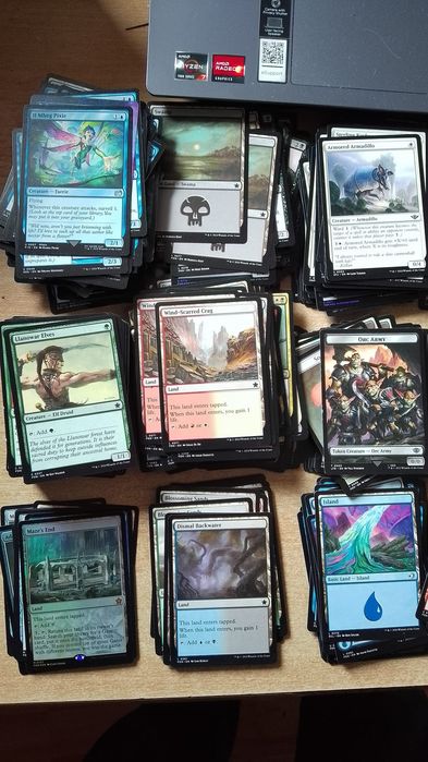 Lot  726 de cărți Magic The Gathering + Deck întreg Sephiroph Final Fantasy VII