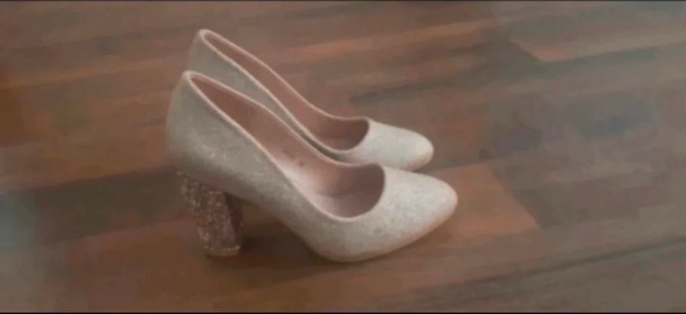 Pantofi cu toc!!