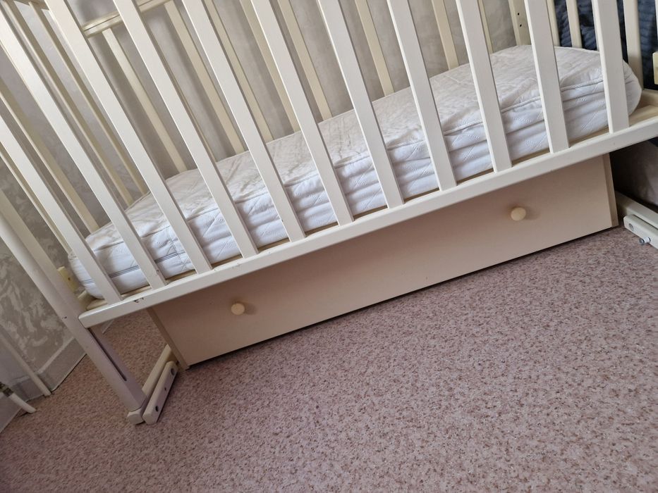 Продам детскую кроватку