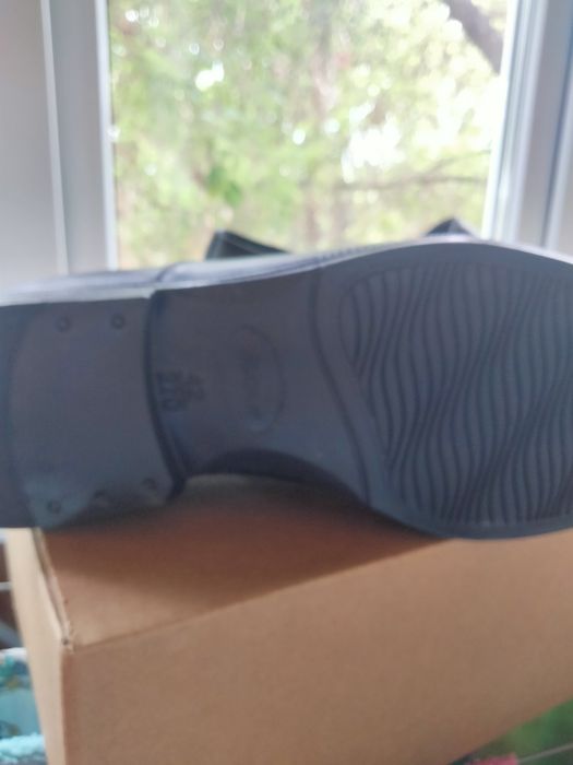 Продам новые туфли 42 размера