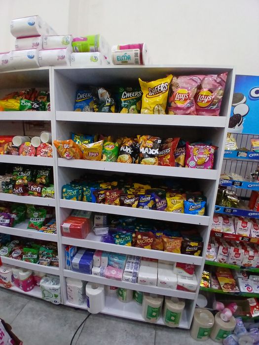 MDF vitrina polkalar