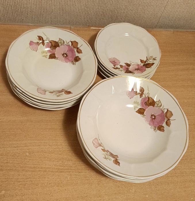 Столовый набор тарелок. Фарфор. СССР.