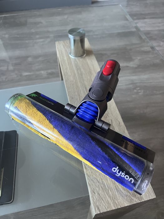 Dyson V12 четка с лазер