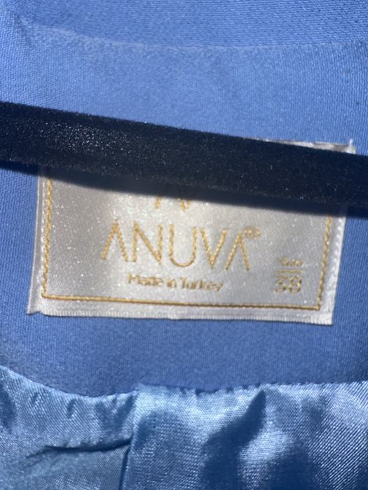 Costum de vanzare