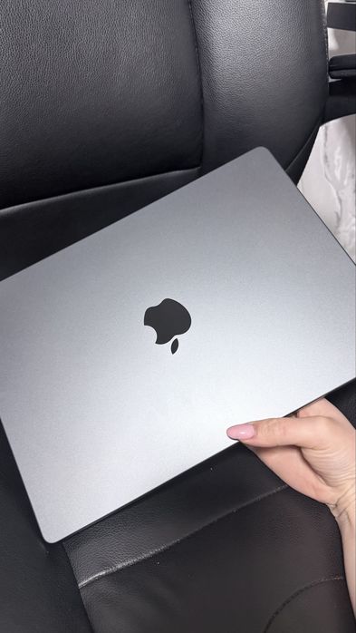 СРОЧНО Макбук м4 про 1тб