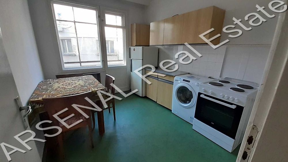 Дава се под наем Тристаен апартамент в София, Център - 108 кв.м за 450 € - Снимка #1