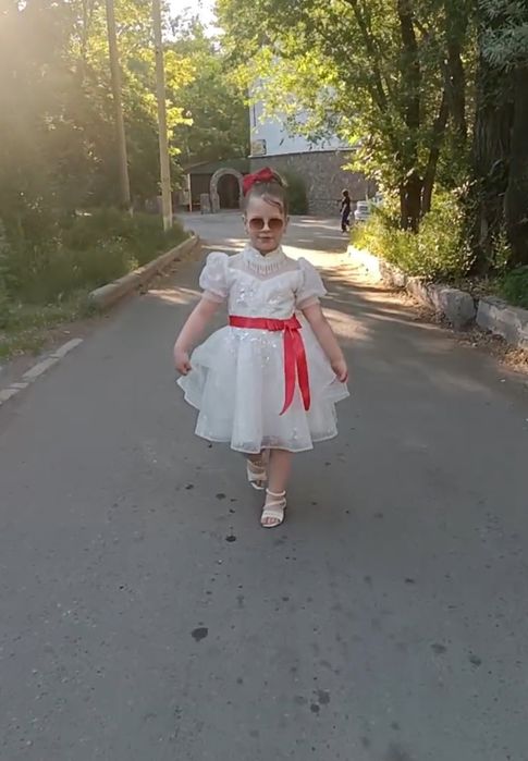 Продам красивое белое платье