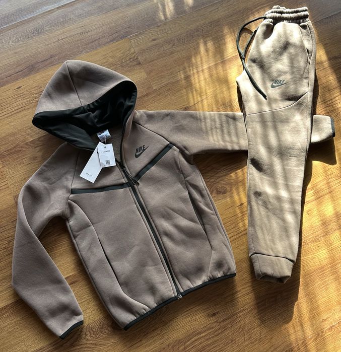 Детски,ватиран екип Nike в кафяво