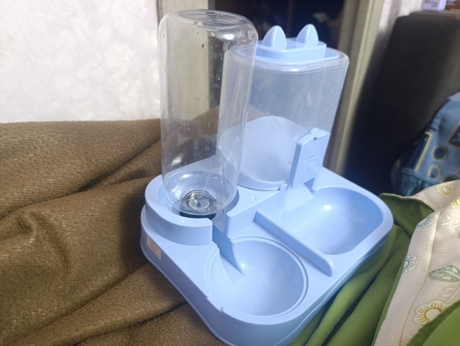 Кошачья миска пластиковая