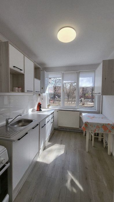 Apartament 3 camere de vânzare