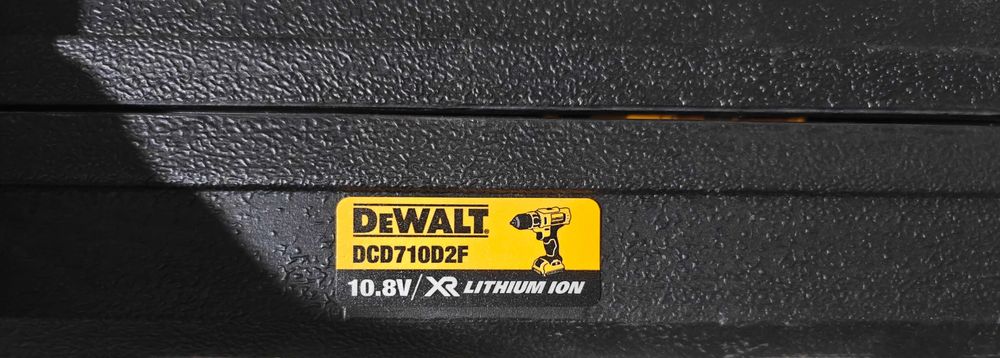 Vand set DeWalt DCD710 10.8V XR + lanterna – NOU