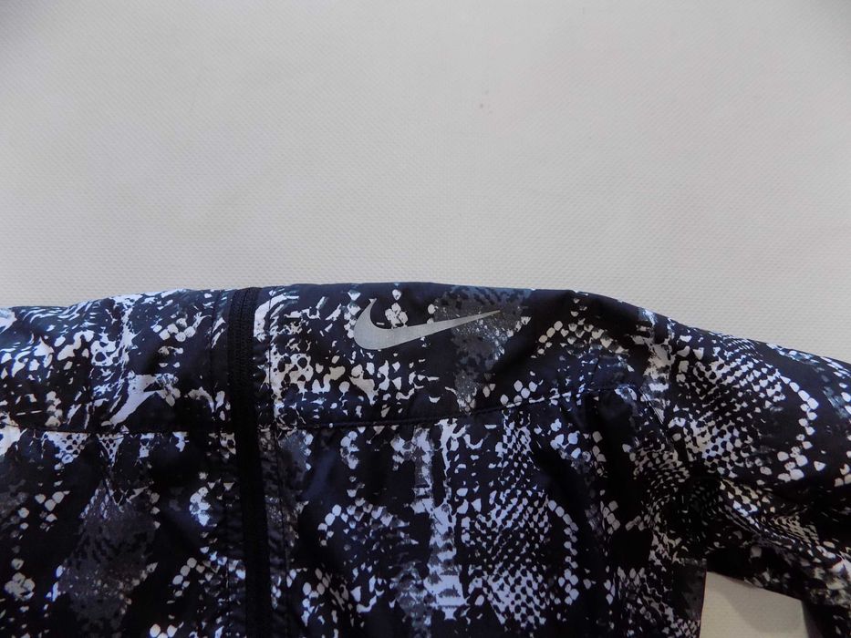 нов суитчър nike ветровка блуза фанела горнище дамски оригинален L/XS