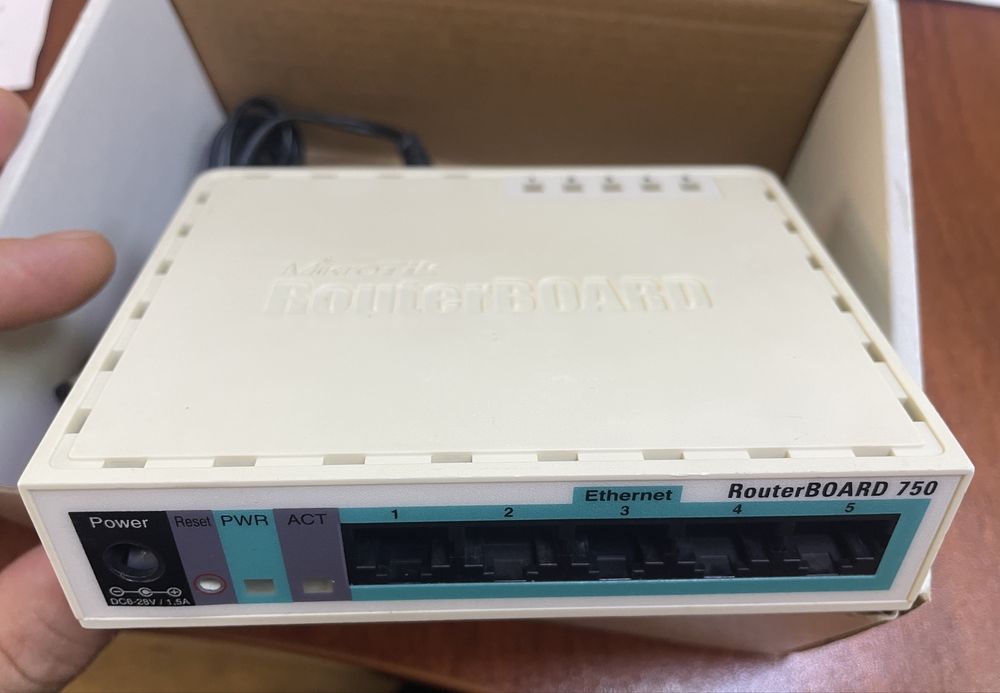 Маршрутизатор MikroTik (микротик) RB750