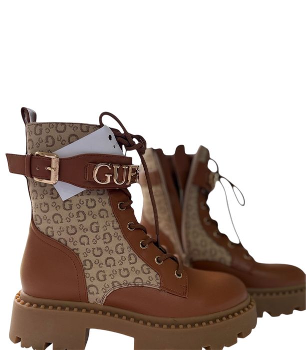 Чисто нови боти Guess
