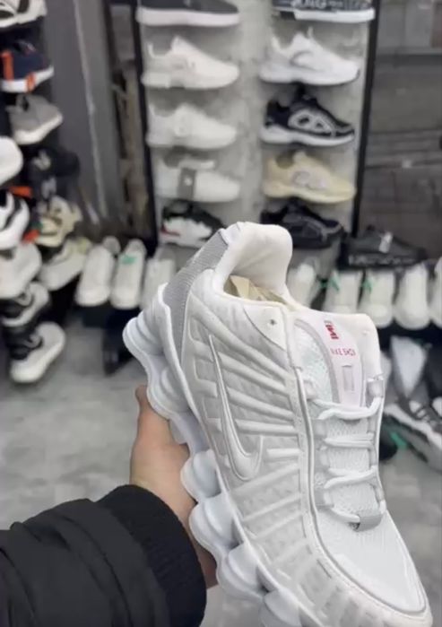 Nike shox white black