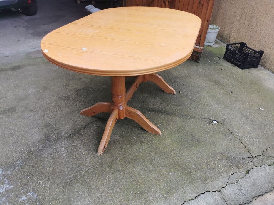 Продавам трапезни маси