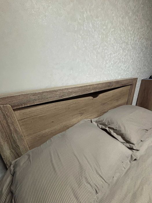 Двуспальная удобная кровать + матрас