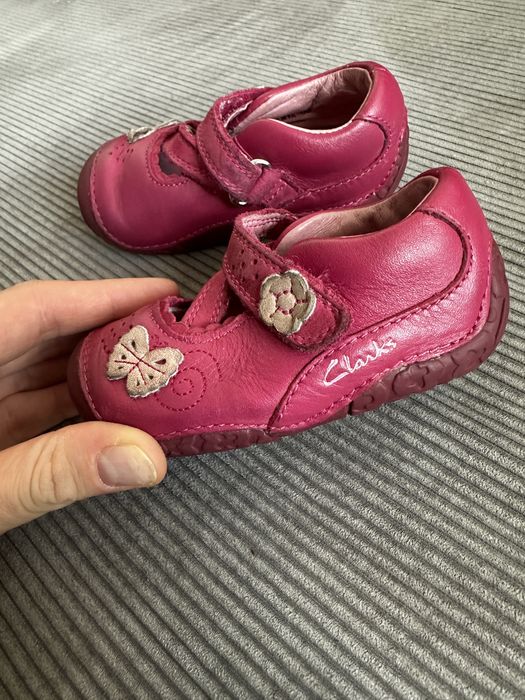 Цикламени обувки Clarks