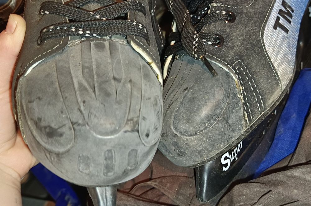 Продам хоккейные коньки