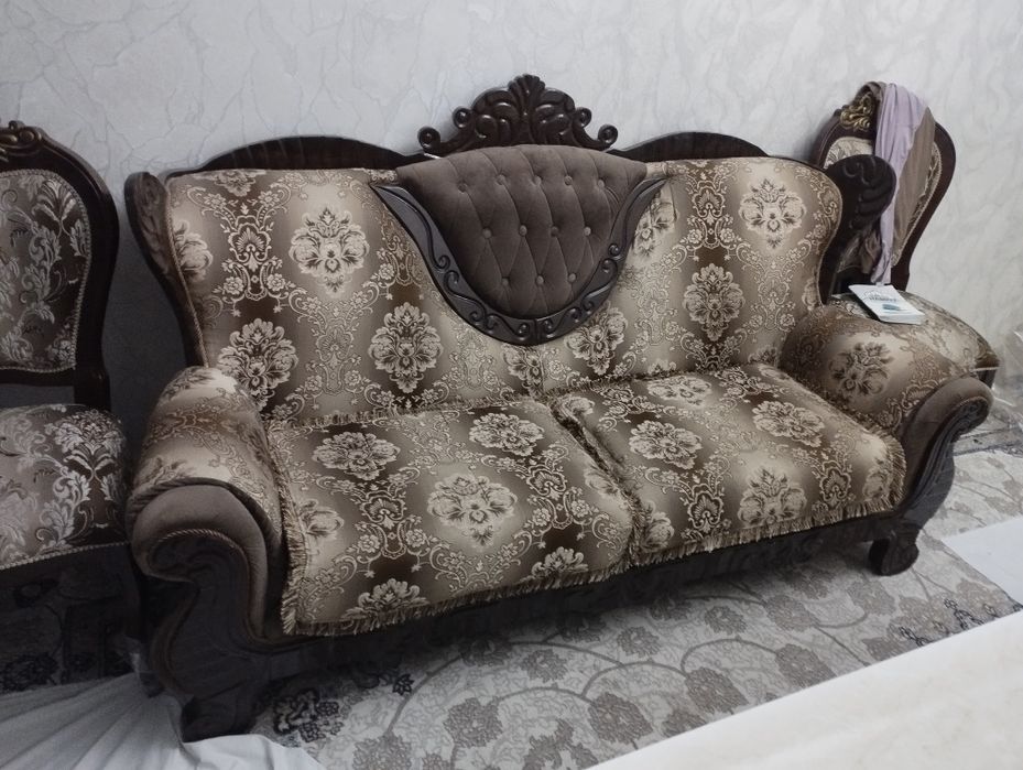 Стол стул диван пинал