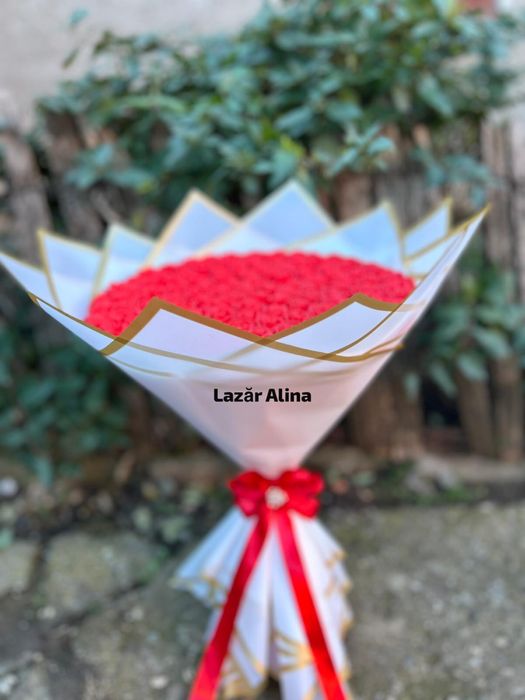 101 trandafiri 150 lei