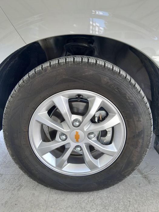 Срочно продам новый диска баланс R14 185/70 размер 777