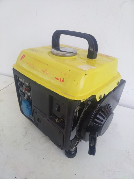 Двутактов бензинов генератор
Максимално захранване 900W 3.7A
Тегло 12.