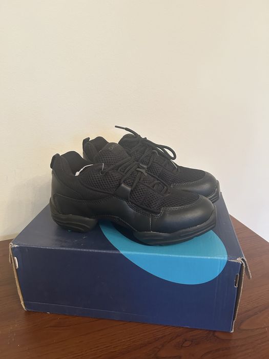 Новые кроссовки-ортопедические.37 размер.