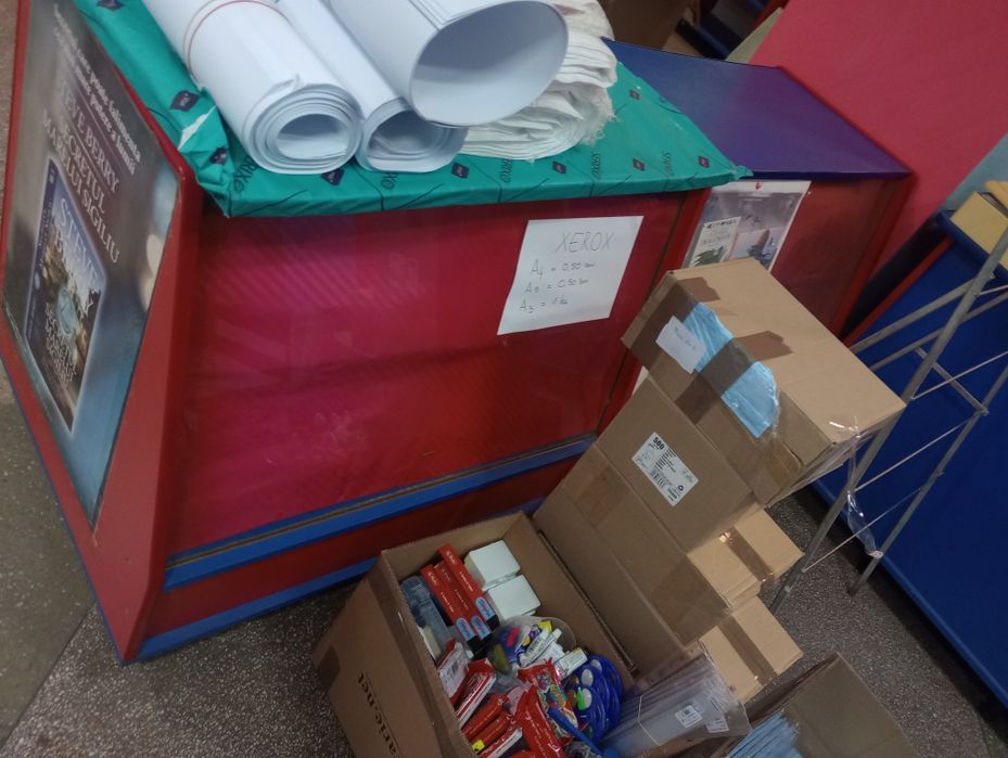 Vând vitrine   30 lei bucata