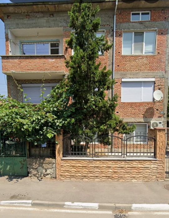 Продавам къща етаж и половина в град Първомай