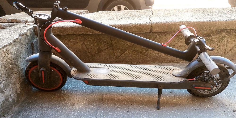 Trotinetă electrică waterproof ca nouă
