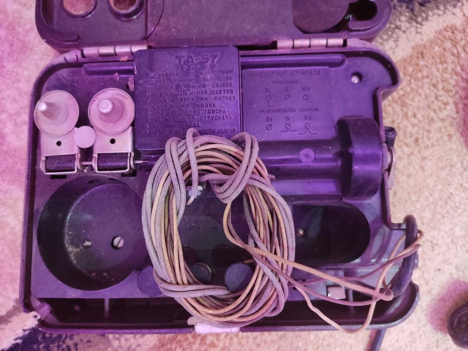 Продается старинный телефон
