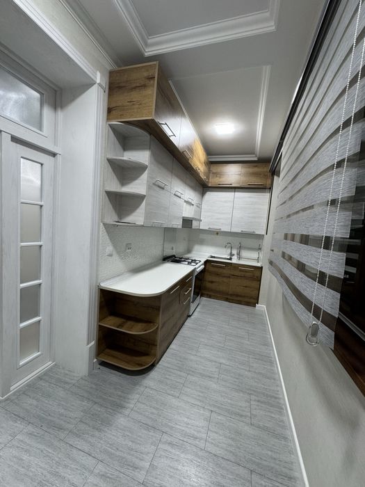 Срочна 100 квадрат  3 ком квартира Вокзалда сотилади.