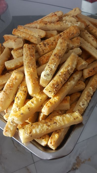 Aperitive reci, sărățele si cornulețe fragede de casă