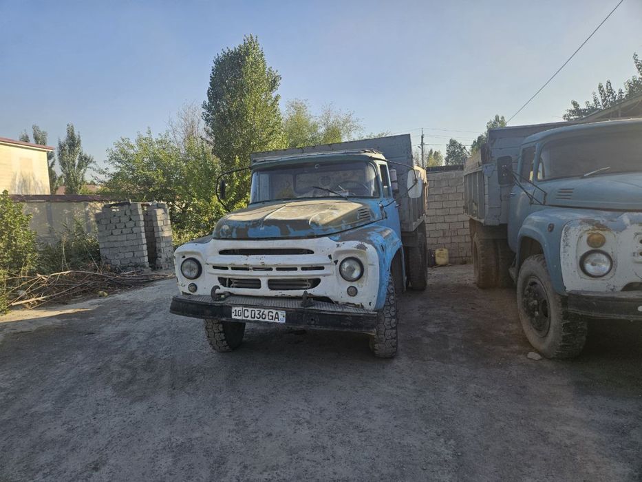 Зил на ходу, газ билан жихозланган