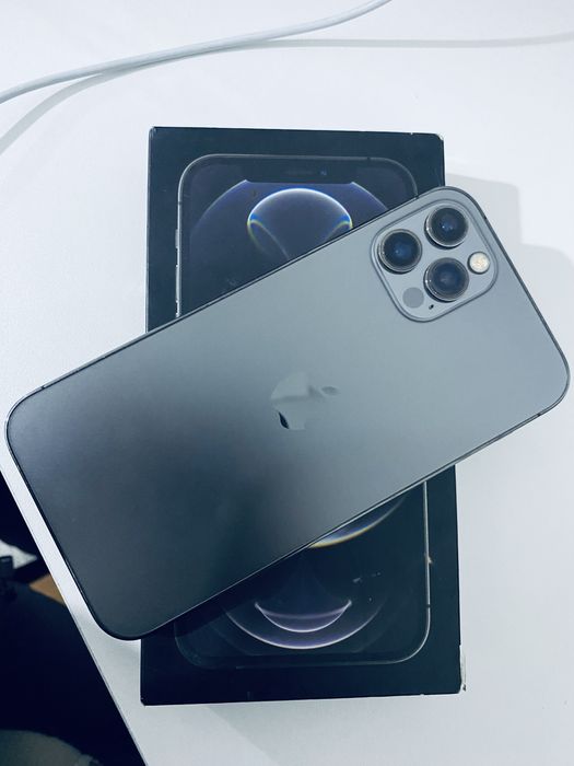 Айфон  12 про.