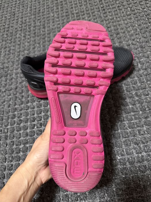 Vand adidasi Nike