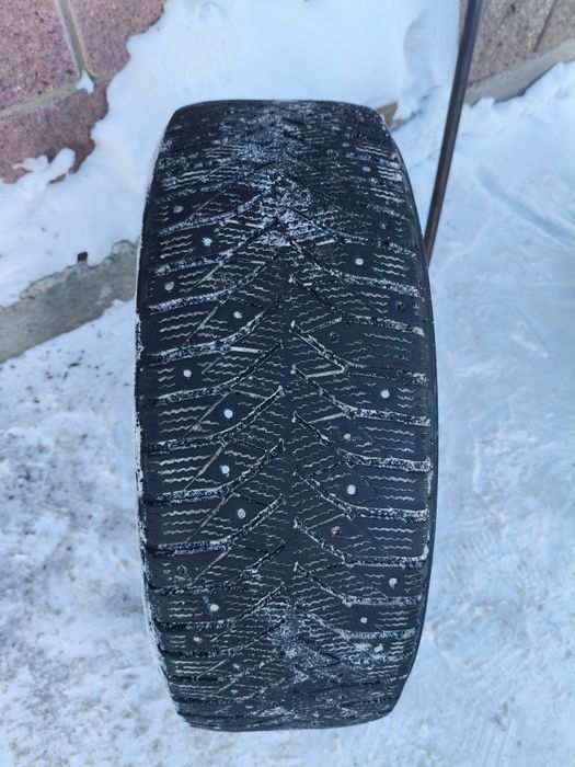 Продам б/у резину 205/65/15