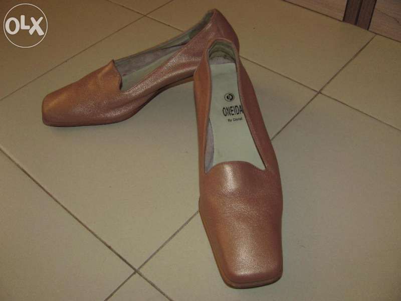 Испански златисти кожени обувки № 35