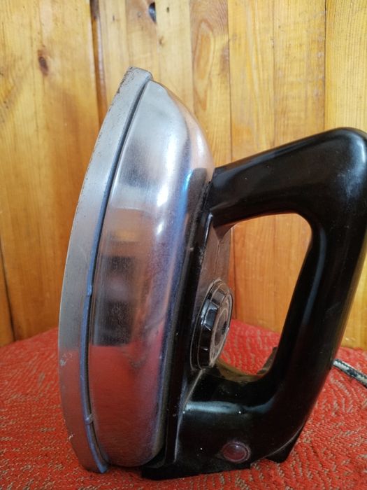 Продам утюг советский