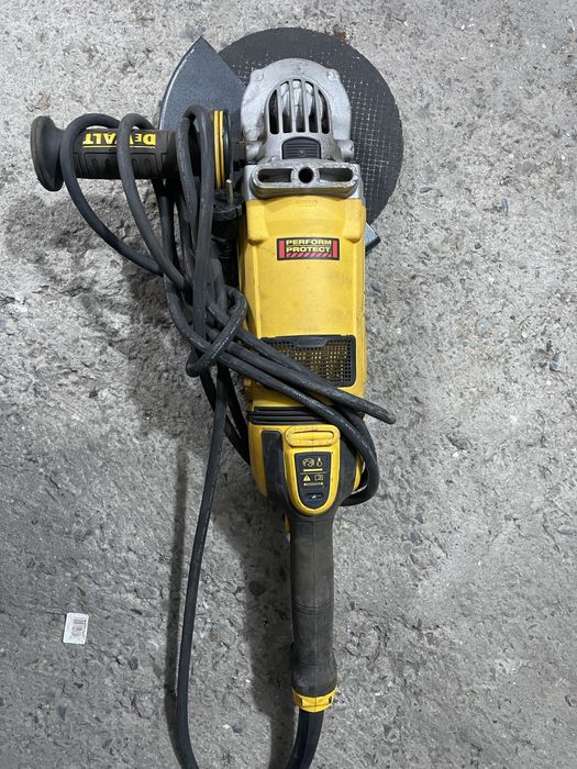 Шлифмашина угловая DeWALT DWE4579-QS