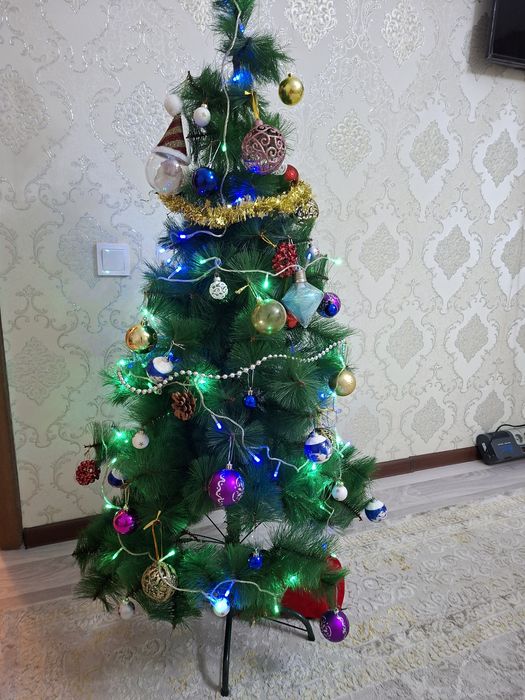 Продается Новогодняя елка