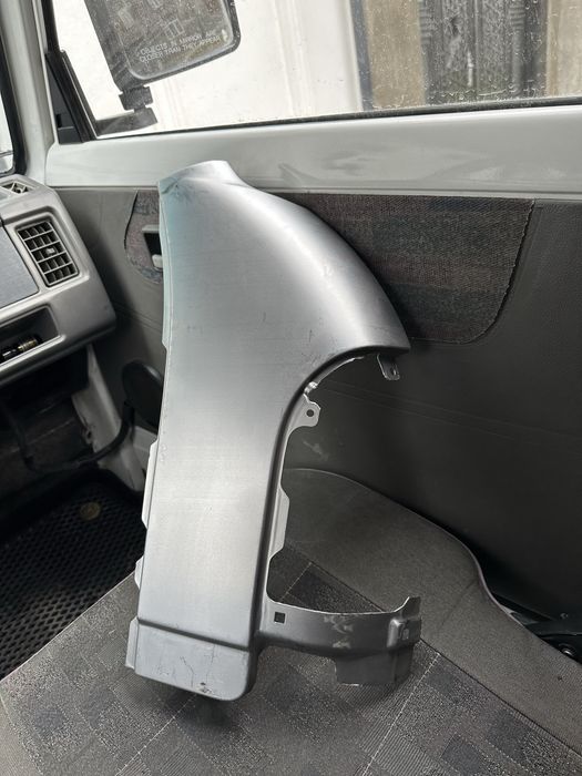 Damas oldi o’ng taraf krilo