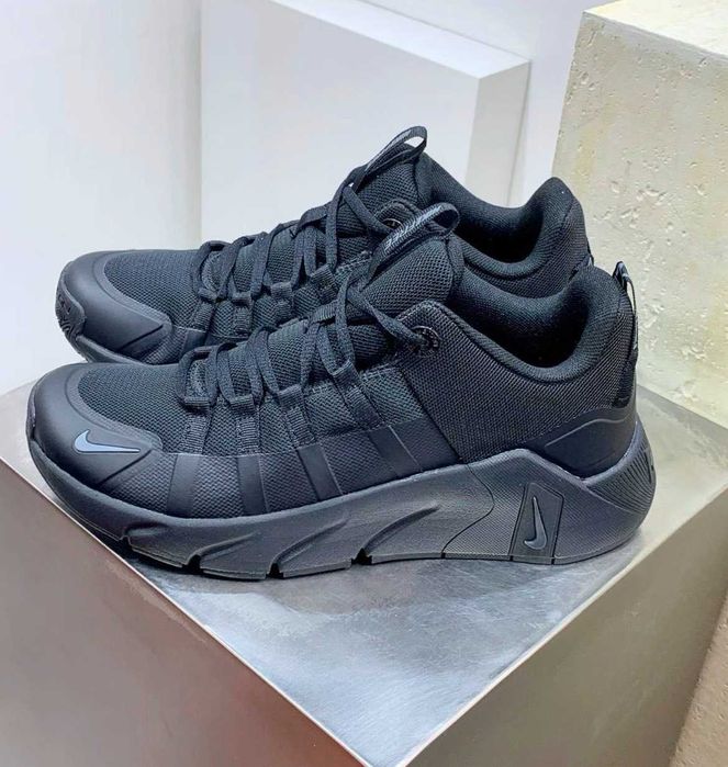 Продавам нов модел мъжки маратонки Nike Free Metcom 7 black нови с кутия